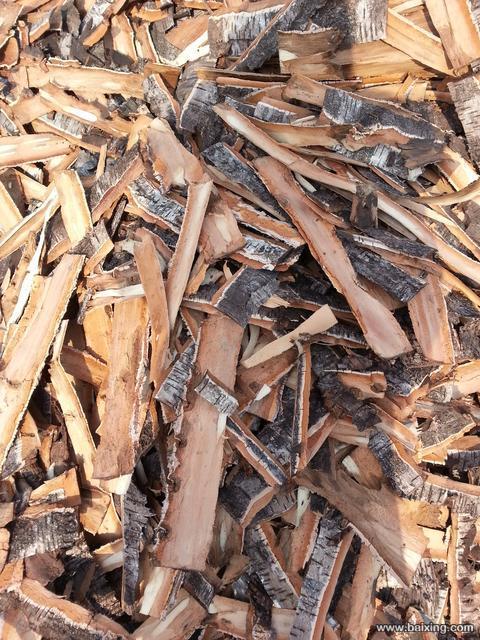 出售大量桦木材下脚料,残渣,木屑,锯末,树皮,木辊